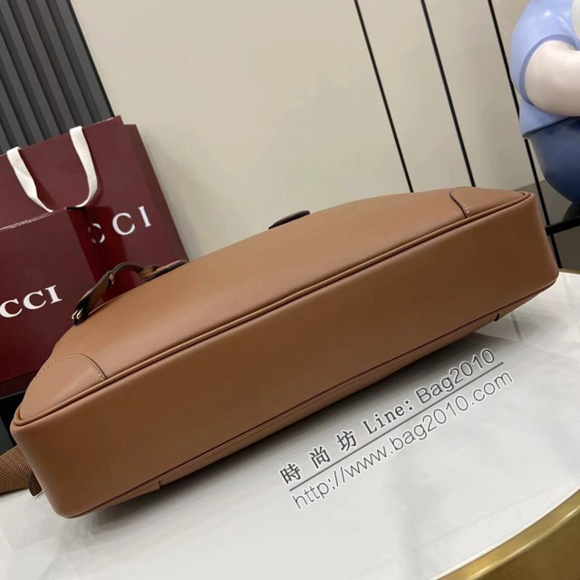 Gucci專櫃古馳最新款Emblem系列男士旅行手提公事包 jh2709型號：821149